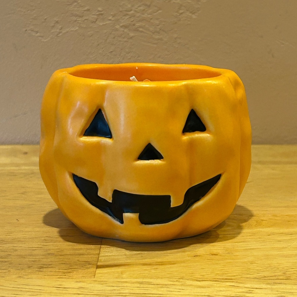 Sand & Fog Tropical Harvest Scented Pumpkin Face Candle. Brand New! - Picture 2 of 4